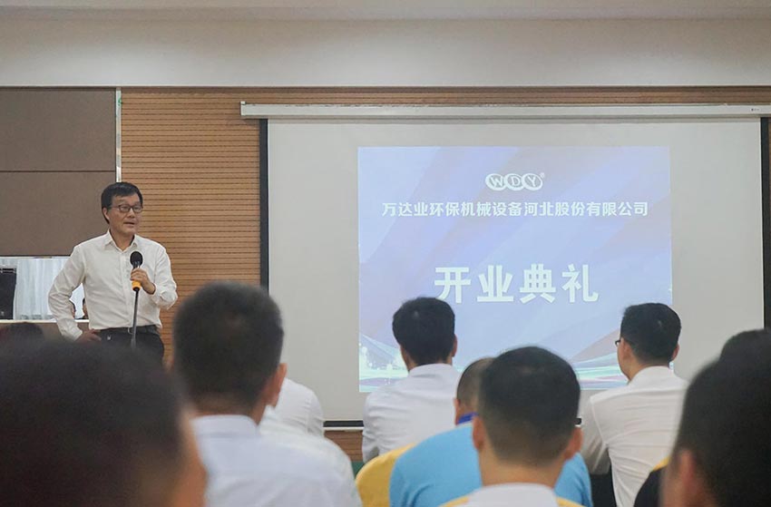 隨后原河南洛陽耐火研究院院長(zhǎng)周寧生致辭。